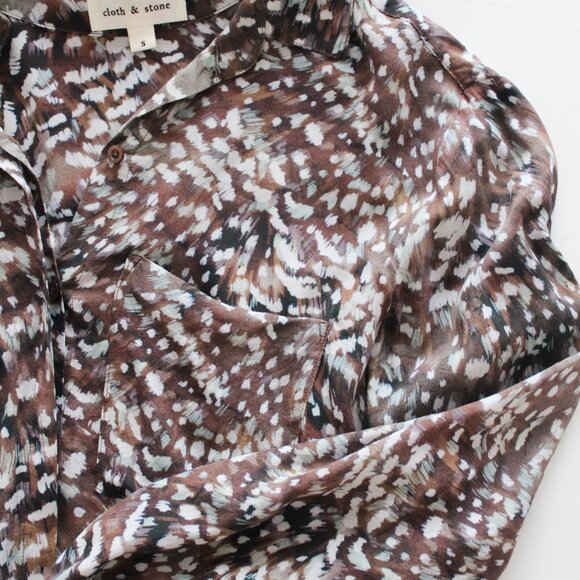 Anthropologie x Cloth & Stone Lightweight Animal Print Long Sleeve Button Down - Picture 4 of 7